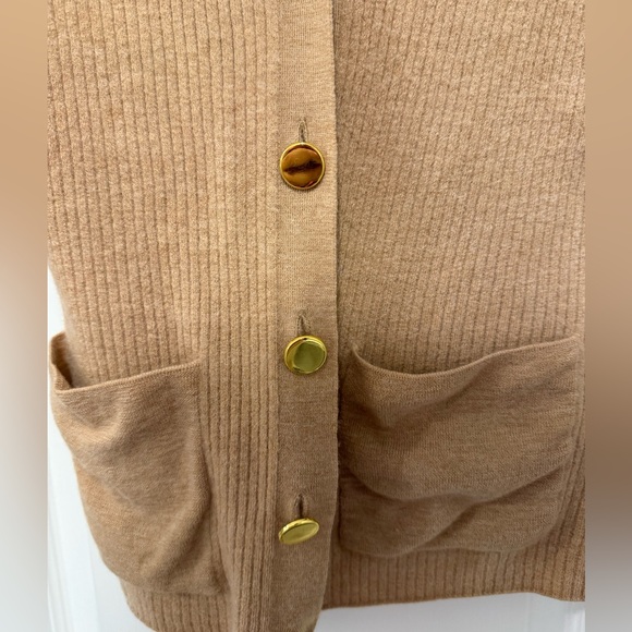 Brown sweater with gold bottons - Picture 2 of 4